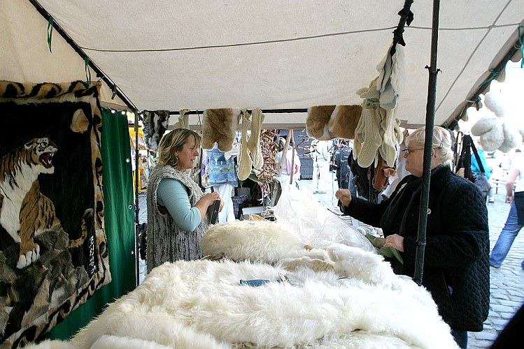 Svatováclavský trh na náměstí Svornosti, Svatováclavské slavností 2005 v Českém Krumlově, foto: © Lubor Mrázek