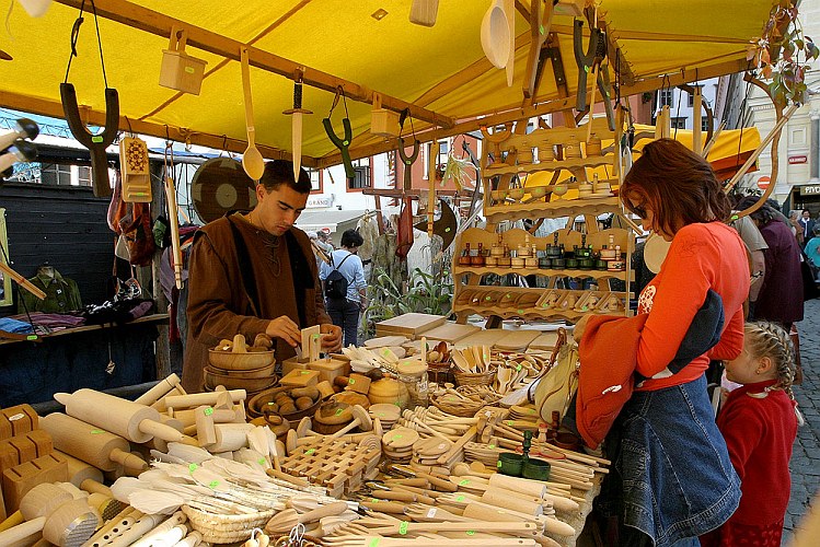 Svatováclavský trh na náměstí Svornosti, Svatováclavské slavností 2005 v Českém Krumlově, foto: © Lubor Mrázek