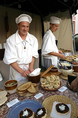 Svatováclavský trh na náměstí Svornosti, Svatováclavské slavností 2005 v Českém Krumlově, foto: © Lubor Mrázek