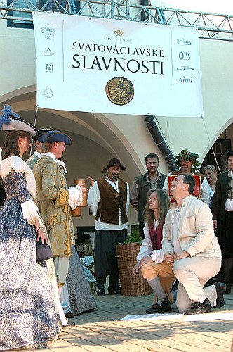 Průvod vinařů a pivovarníků, Svatováclavské slavností 2005 v Českém Krumlově, foto: © Lubor Mrázek