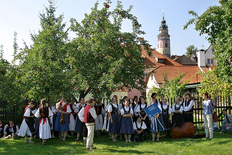 Program v Pivovarské zahradě, Svatováclavské slavností 2005 v Českém Krumlově, foto: © Lubor Mrázek