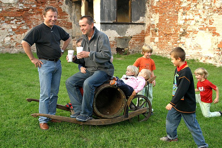 Program v Pivovarské zahradě, Svatováclavské slavností 2005 v Českém Krumlově, foto: © Lubor Mrázek