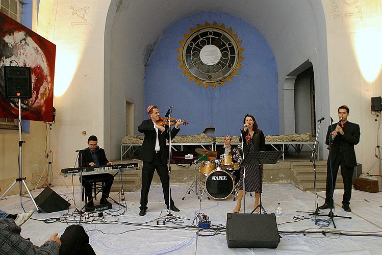 Preßburger Klezmer Band v českokrumlovské synagoze, Svatováclavské slavností 2005 v Českém Krumlově, foto: © Lubor Mrázek