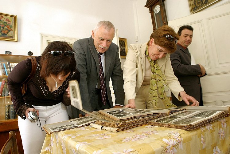 Fotoatelier Seideil, návštěva hejtmana RNDr. Jana Zahradníka a dalších představitelů Jihočeského kraje, 30.4.2005, foto: © Lubor Mrázek