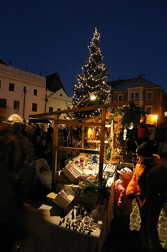 Vánoční jarmark na náměstí, advent a vánoce 2005 v Českém Krumlově, foto: © Lubor Mrázek