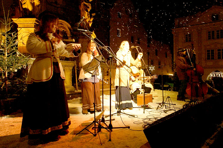 4. adventní (zlatá) neděle - křest CD „Štědrej večer nastal“ skupiny Kapka, advent a vánoce 2005 v Českém Krumlově, foto: © Lubor Mrázek