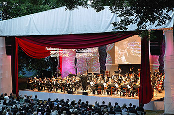 Mischa Maisky – violoncello, Min-Jung Suh - housle, Mezinárodní hudební festival 2005 - 14. ročník, zahajovací koncert 15.7.2005, zdroj: Auviex s.r.o., foto: Libor Sváček 