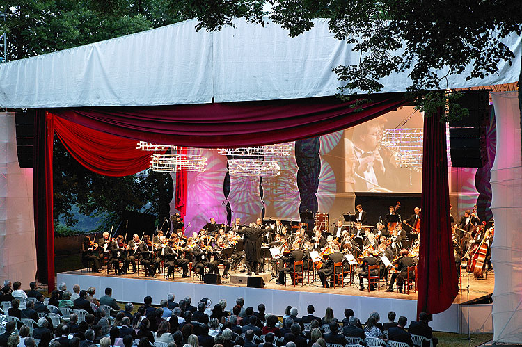 Mischa Maisky – violoncello, Min-Jung Suh - housle, Mezinárodní hudební festival 2005 - 14. ročník, zahajovací koncert 15.7.2005, zdroj: Auviex s.r.o., foto: Libor Sváček
