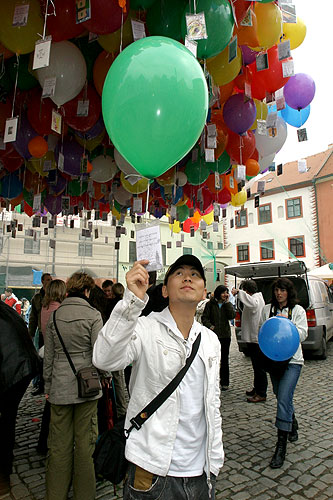 Umění nad městem, 29. dubna 2006, náměstí Svornosti, Český Krumlov, foto: © Mgr. Lubor Mrázek