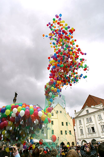 Umění nad městem, 29. dubna 2006, náměstí Svornosti, Český Krumlov, foto: © Mgr. Lubor Mrázek