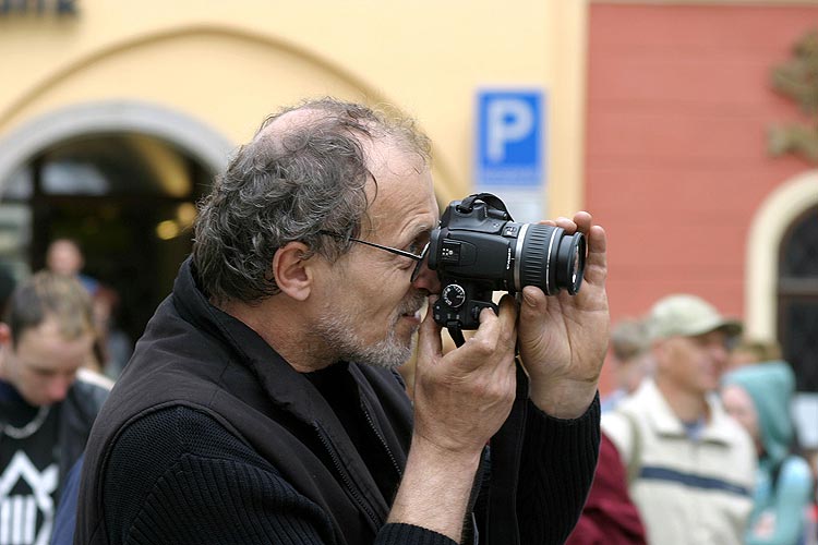 Umění nad městem, 29. dubna 2006, náměstí Svornosti, Český Krumlov, foto: © Mgr. Lubor Mrázek