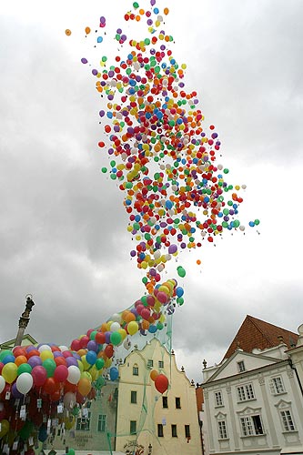 Umění nad městem, 29. dubna 2006, náměstí Svornosti, Český Krumlov, foto: © Mgr. Lubor Mrázek