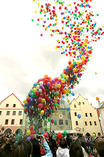 Umění nad městem, 29. dubna 2006, náměstí Svornosti, Český Krumlov, foto: © Mgr. Lubor Mrázek