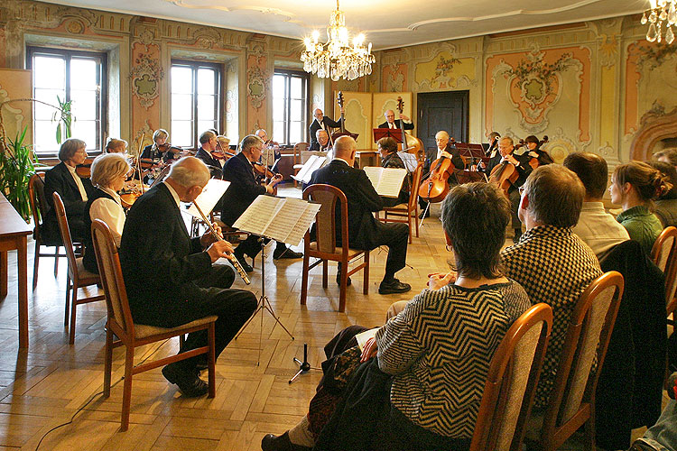 Komorní orchestr Bonn-Holzlar - benefiční koncert pro Den handicapem 2006, 29. dubna 2006, Prokyšův sál, Horní ul. 155, Český Krumlov, foto: © Mgr. Lubor Mrázek