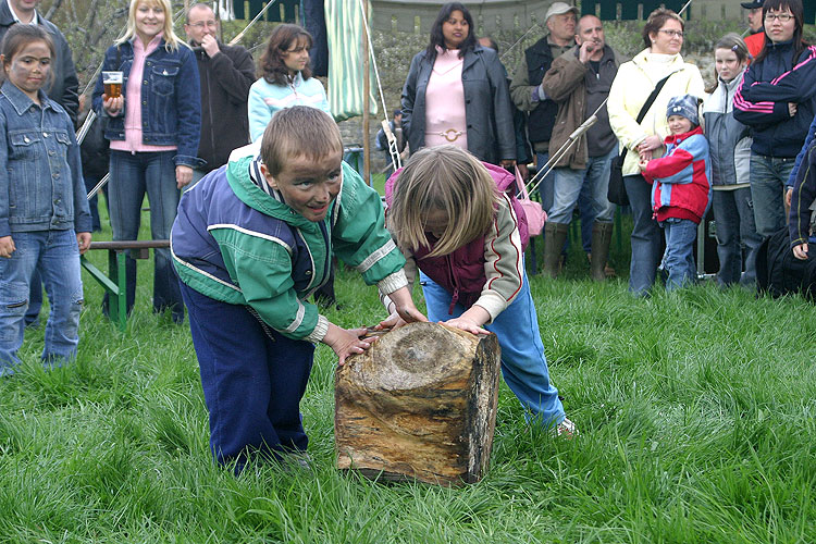 Kouzelný Krumlov - dětské dopoledne, 30. dubna 2006, Pivovarská zahrada, Český Krumlov, foto: © Mgr. Lubor Mrázek