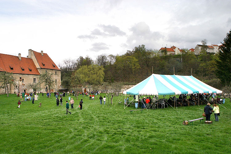 Kouzelný Krumlov - dětské dopoledne, 30. dubna 2006, Pivovarská zahrada, Český Krumlov, foto: © Mgr. Lubor Mrázek