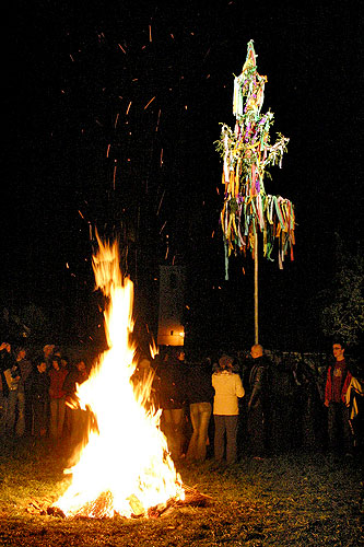 Kouzelný Krumlov - noční čarodějnické reje, 30. dubna 2006, Pivovarská zahrada, Český Krumlov, foto: © Mgr. Lubor Mrázek