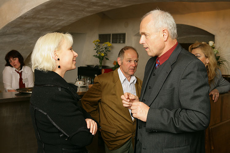 Slavnostní vernisáž výstav v Egon Schiele Art Centru 28.4.2006 - Alberto Giacometti, Ernst Scheidegger a Eva Prokopcová,, zdroj: Egon Schiele Art Centrum, foto: © Libor Sváček