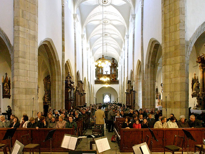 Koncert duchovní hudby v klášterním kostele ve Zlaté Koruně, 2. května 2006, zdroj: Agentura Kraus koncert, foto: © Lubor Mrázek