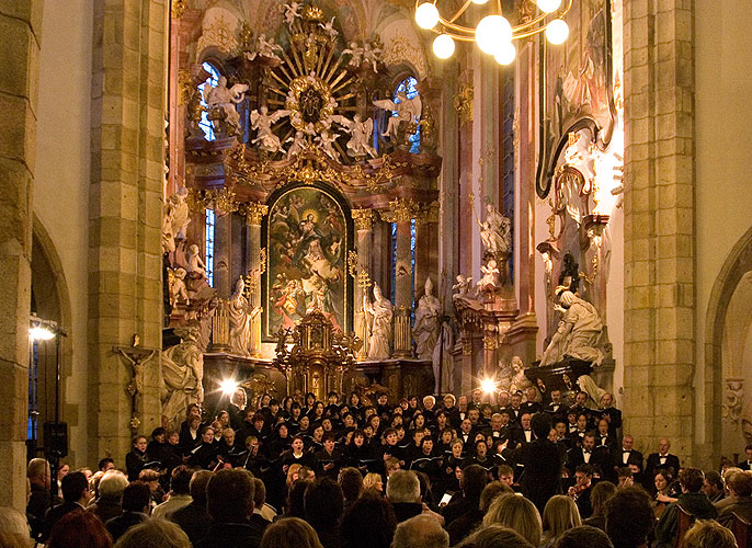 Koncert duchovní hudby v klášterním kostele ve Zlaté Koruně, 2. května 2006, zdroj: Agentura Kraus koncert, foto: © Lubor Mrázek