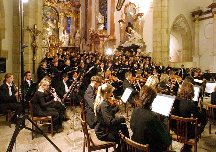 Koncert duchovní hudby v klášterním kostele ve Zlaté Koruně, 2. května 2006, zdroj: Agentura Kraus koncert, foto: © Lubor Mrázek