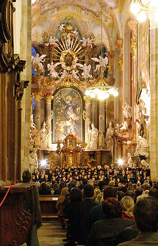 Koncert duchovní hudby v klášterním kostele ve Zlaté Koruně, 2. května 2006, zdroj: Agentura Kraus koncert, foto: © Lubor Mrázek