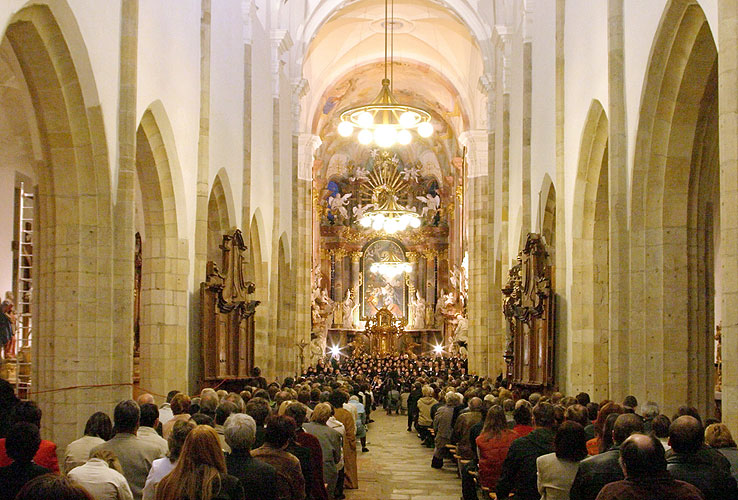 Koncert duchovní hudby v klášterním kostele ve Zlaté Koruně, 2. května 2006, zdroj: Agentura Kraus koncert, foto: © Lubor Mrázek