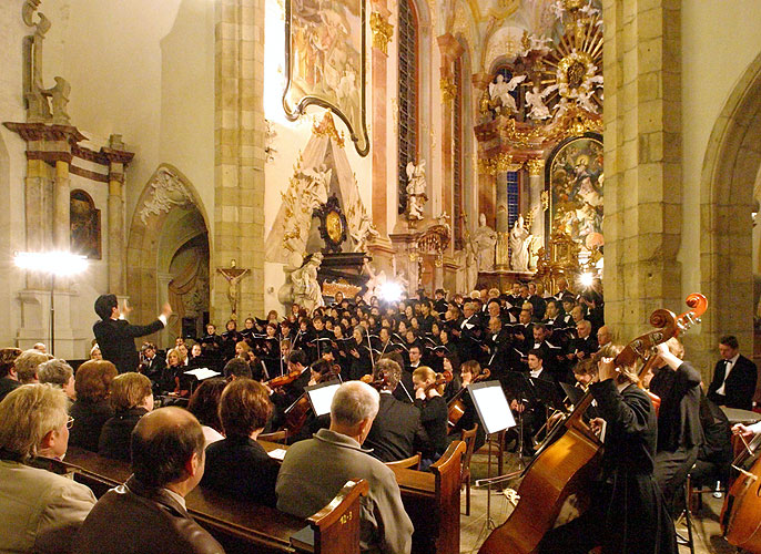 Koncert duchovní hudby v klášterním kostele ve Zlaté Koruně, 2. května 2006, zdroj: Agentura Kraus koncert, foto: © Lubor Mrázek