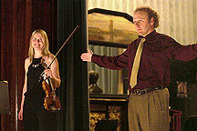 Gabriela Demeterová a Jaroslav Dušek během slavnostního večera u příležitosti vydání monografie W. A. Hildesheimera: Mozart, 26.4.2006, Praha, zdroj: Egon Schiele Art Centrum 