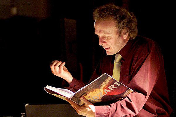 Jaroslav Dušek během slavnostního večera u příležitosti vydání monografie W. A. Hildesheimera: Mozart, 26.4.2006, Praha, zdroj: Egon Schiele Art Centrum