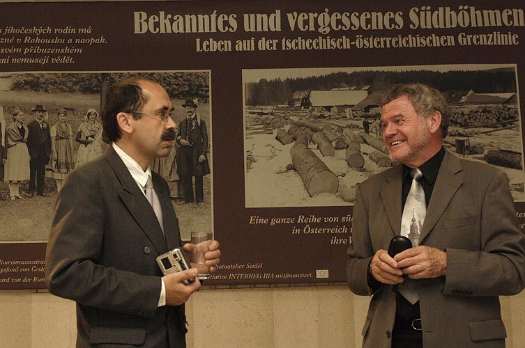 Výstava historických fotografií Josefa Seidla „Jižní Čechy známé i zapomenuté - Život na česko - bavorském pomezí“ - Petr Hudičák a Manfred Pranghofer, Linec, 7.6.2006