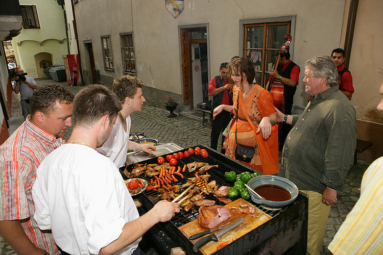 The grand opening of the exhibitions Sára Saudková (photos) und Jan Saudek (paintings), House of photography in Český Krumlov, 23.6.2006, photo: © Libor Sváček