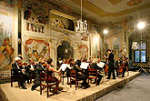 Václav Hudeček (housle), Jaroslav Janutka (hoboj) a Smyčcový orchestr Český Krumlov, 29.6.2006, Festival komorní hudby Český Krumlov, foto: © Lubor Mrázek 