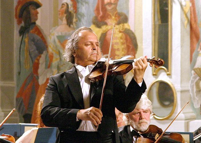 Václav Hudeček (Geige), Jaroslav Janutka (Oboe) und Streichorchester Český Krumlov, 29.6.2006, Festival der Kammermusik Český Krumlov, Foto: © Lubor Mrázek