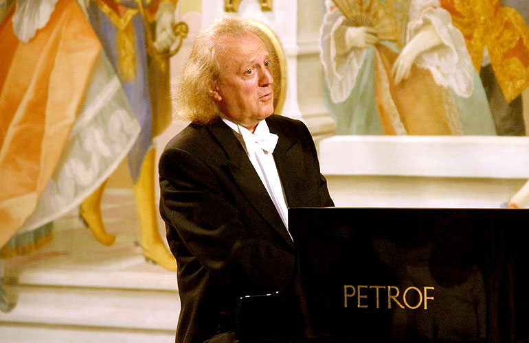 Vitalij Berson (piano), Masquerade hall of chateau Český Krumlov, 2.7.2006, Festival of Chamber Music Český Krumlov, photo: © Lubor Mrázek