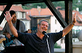 Michal Prokop a skupina Framus Five, terasa Hotelu Růže, 4.7.2006, Festival komorní hudby Český Krumlov, foto: © Lubor Mrázek 