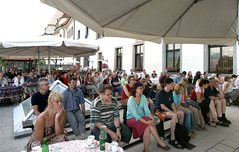 Michal Prokop a skupina Framus Five, terasa Hotelu Růže, 4.7.2006, Festival komorní hudby Český Krumlov, foto: © Lubor Mrázek