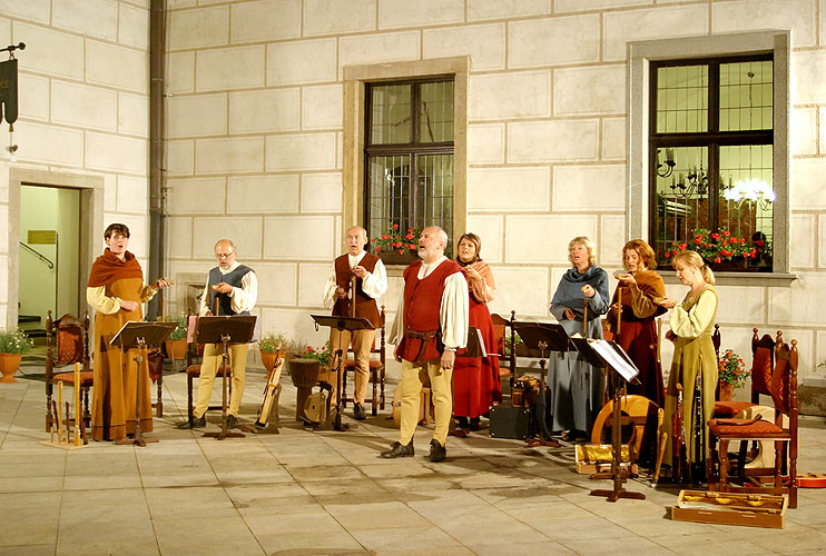 Chairé, Atrium of Hotel Růže, 8.7.2006, Festival of Chamber Music Český Krumlov, photo: © Lubor Mrázek