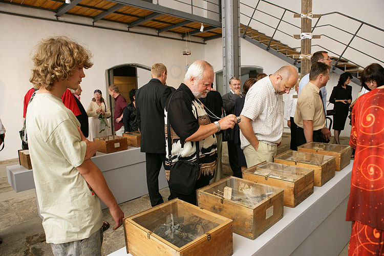 Geoffrey Hendricks: installation, opening of the exhibition 14th July 2006, Egon Schiele Art Centrum, photo: © 2006 Libor Sváček