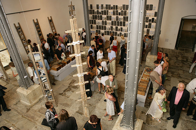 Geoffrey Hendricks: installation, opening of the exhibition 14th July 2006, Egon Schiele Art Centrum, photo: © 2006 Libor Sváček