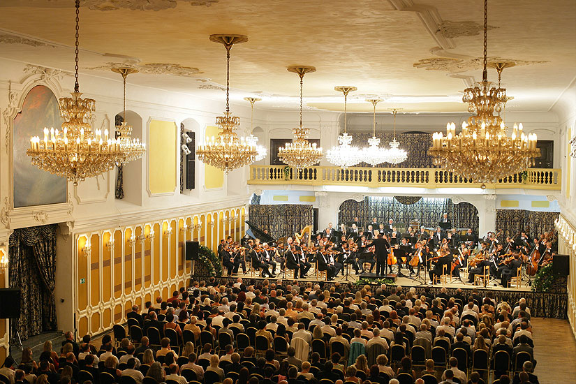 Opening Ceremony. In attandance: President of the Czech Republic Václav Klaus, Jong-Won Kim – piano (Korea), The Czech Radio Symphony Orchestra, conducted by: Maxim Shostakovich (Russia, USA), 21.7.2006,International Music Festival Český Krumlov 2006, source: © Auviex s.r.o., photo: Libor Sváčwk