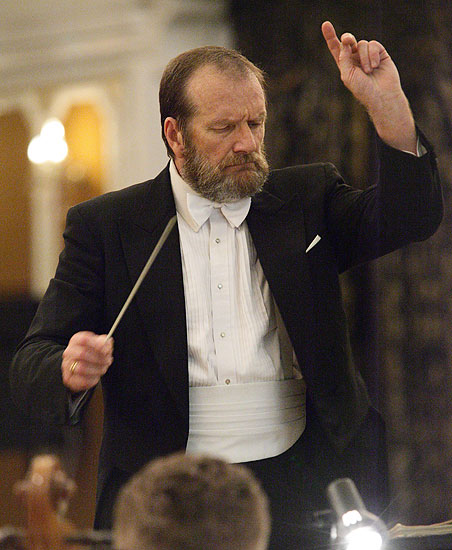 Opening Ceremony. In attandance: President of the Czech Republic Václav Klaus, Jong-Won Kim – piano (Korea), The Czech Radio Symphony Orchestra, conducted by: Maxim Shostakovich (Russia, USA), 21.7.2006,International Music Festival Český Krumlov 2006, source: © Auviex s.r.o., photo: Libor Sváčwk