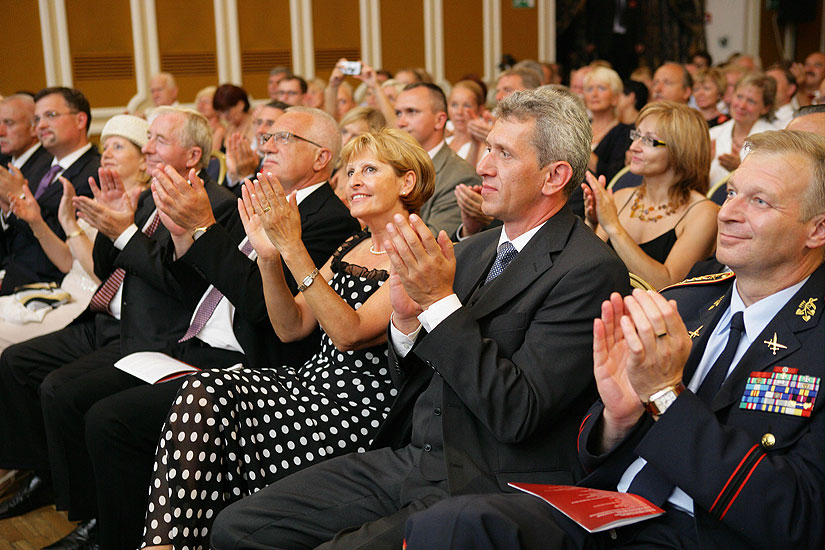 Opening Ceremony. In attandance: President of the Czech Republic Václav Klaus, Jong-Won Kim – piano (Korea), The Czech Radio Symphony Orchestra, conducted by: Maxim Shostakovich (Russia, USA), 21.7.2006,International Music Festival Český Krumlov 2006, source: © Auviex s.r.o., photo: Libor Sváčwk