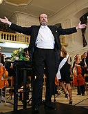 Opening Ceremony. In attandance: President of the Czech Republic Václav Klaus, Jong-Won Kim – piano (Korea), The Czech Radio Symphony Orchestra, conducted by: Maxim Shostakovich (Russia, USA), 21.7.2006,International Music Festival Český Krumlov 2006, source: © Auviex s.r.o., photo: Libor Sváčwk 