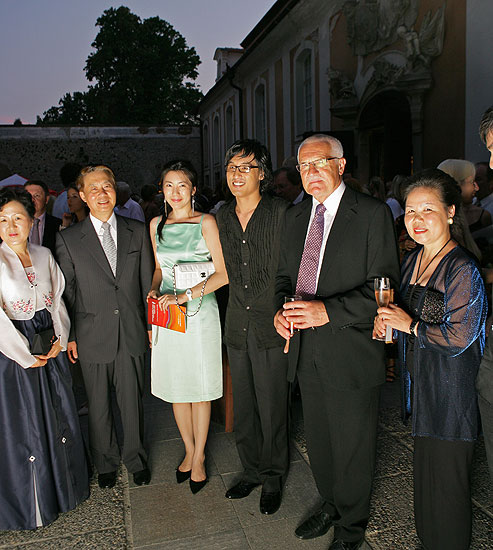 Opening Ceremony. In attandance: President of the Czech Republic Václav Klaus, Jong-Won Kim – piano (Korea), The Czech Radio Symphony Orchestra, conducted by: Maxim Shostakovich (Russia, USA), 21.7.2006,International Music Festival Český Krumlov 2006, source: © Auviex s.r.o., photo: Libor Sváčwk