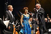 David N. Gustafson (USA) - tenor, Mi-Hae Park - soprano (Korea), Brewery Garden, 22.7.2006,International Music Festival Český Krumlov 2006, source: © Auviex s.r.o., photo: Libor Sváčwk 