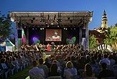 David N. Gustafson (USA) - Tenor, Mi-Hae Park - Sopran (Korea), Brauereigarten, 22.7.2006, Internationales Musikfestival Český Krumlov 2006, Bildsquelle: © Auviex s.r.o., Foto: Libor Sváčwk 