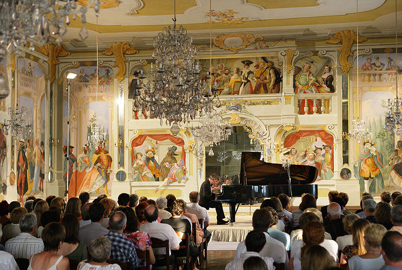 Eugen Indjic (USA), Piano Recital, 27.7.2006, International Music Festival Český Krumlov 2006, Masquerade hall of chateau Český Krumlov, source: © Auviex s.r.o., photo: Libor Sváček