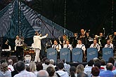 Joan Faulkner (USA) - singing, Gustav Brom Big Band, Art Leader Vlado Valovič, Brewery Garden, 29.7.2006, International Music Festival Český Krumlov 2006, source: © Auviex s.r.o., photo: Libor Sváček 