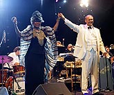 Joan Faulkner (USA) - singing, Gustav Brom Big Band, Art Leader Vlado Valovič, Brewery Garden, 29.7.2006, International Music Festival Český Krumlov 2006, source: © Auviex s.r.o., photo: Libor Sváček 